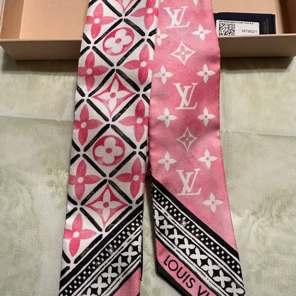 Louis Vuitton Silk Monogram Bandeau - Picture 3 of 5